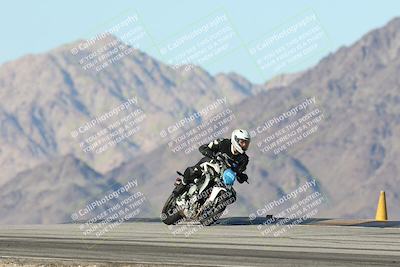 media/Dec-01-2025-Moto Forza (Mon) [[2daa91e15f]]/3-Beginner Group/Session 4 Turn 9/